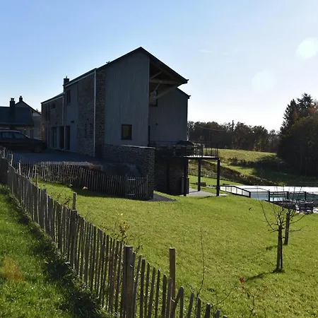 Rochehaut, Les Semoiselles, Charlotte * בוילון